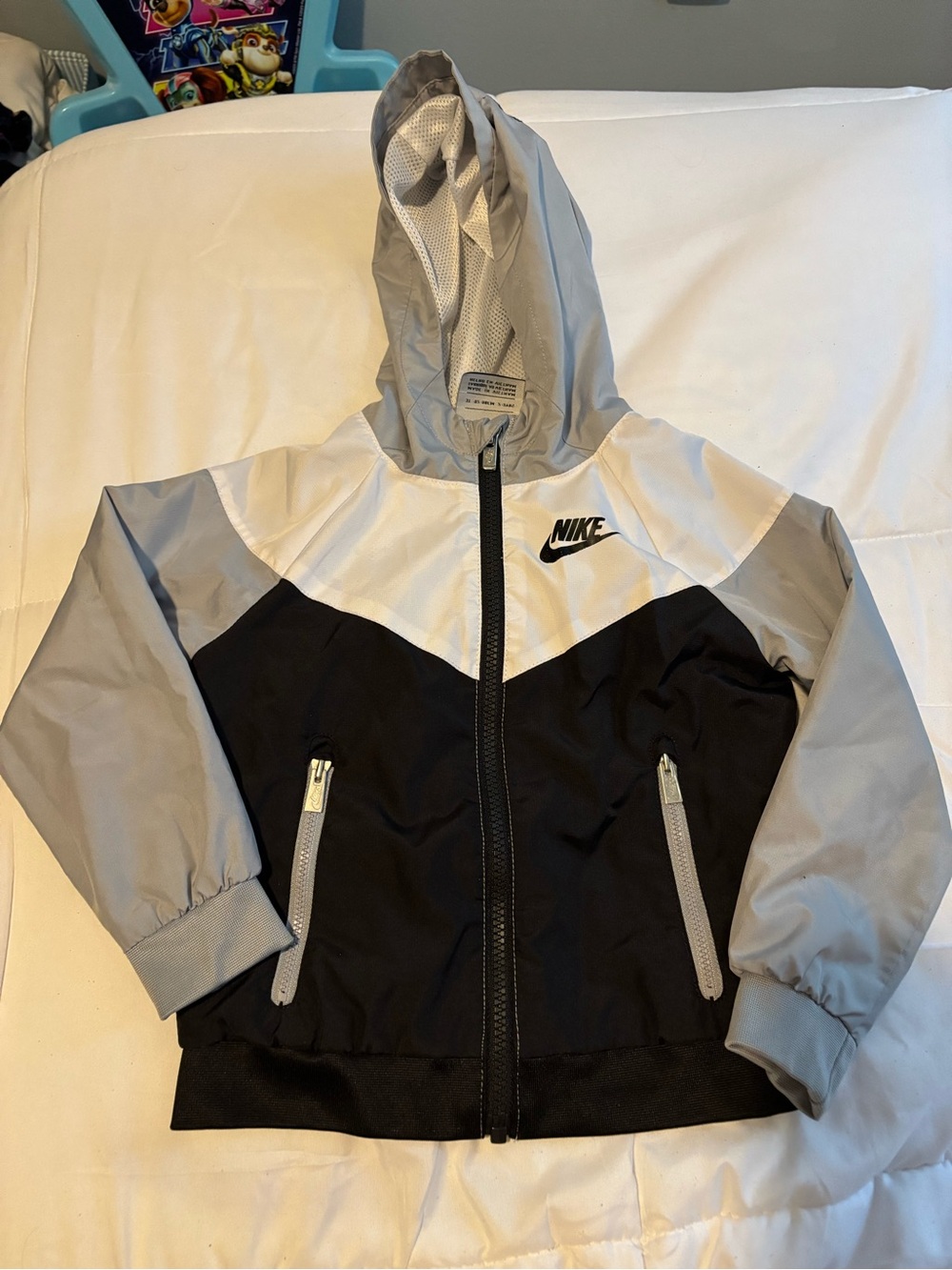 Kids Nike Black, White & Light Gray Colorblocked Hooded Windbreaker
